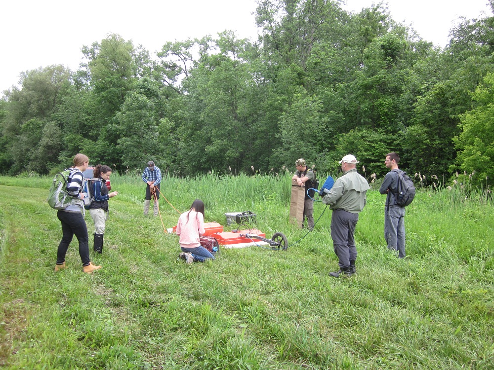 Dea Musa and
        coworkers using large Ground Penetrating Radar in wetlands
        complex